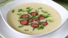 Картопляний суп-пюре з копченими ковбасками