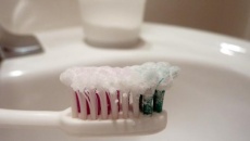 Правильне використання зубного порошку